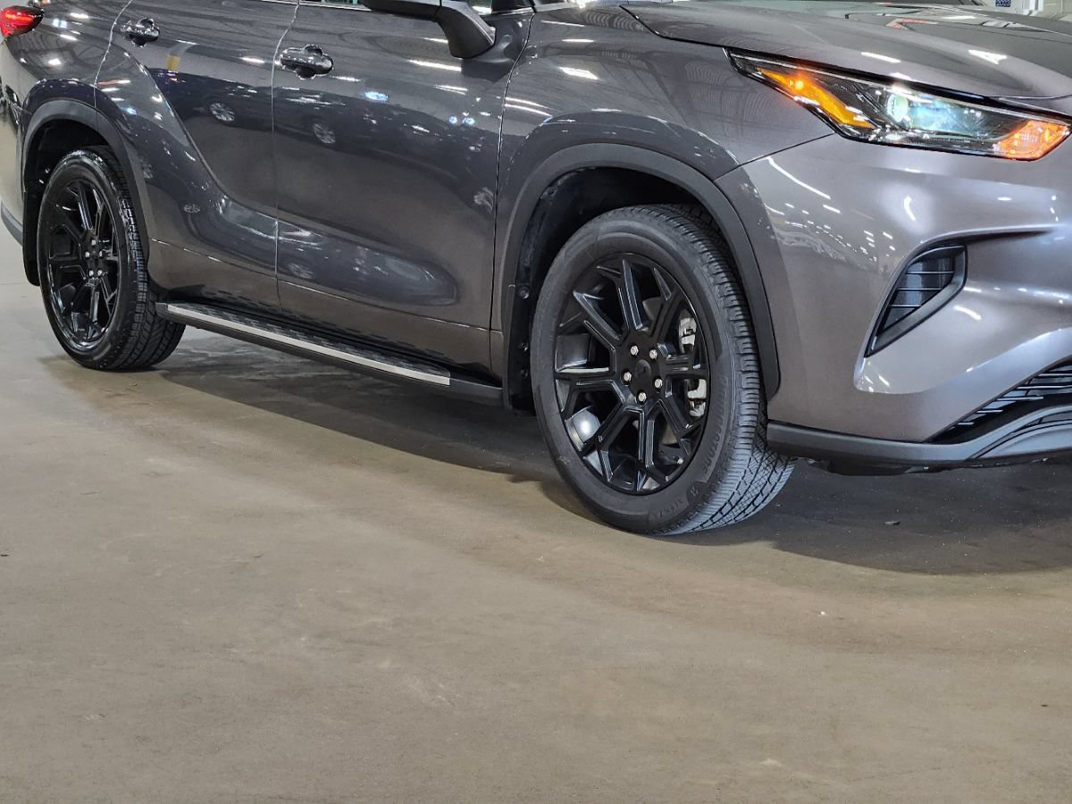 Used 2022 Toyota Highlander L FWD image 16