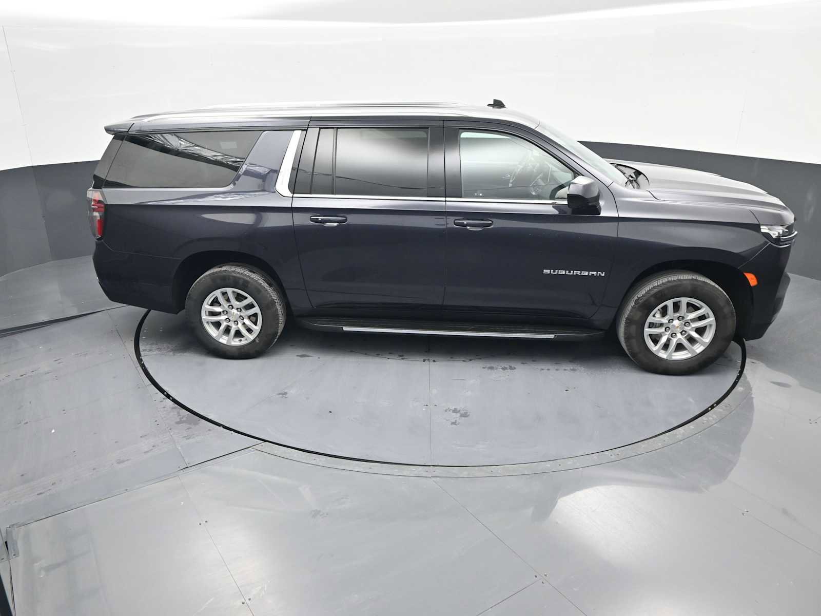 Used 2024 Chevrolet Suburban LT image 38