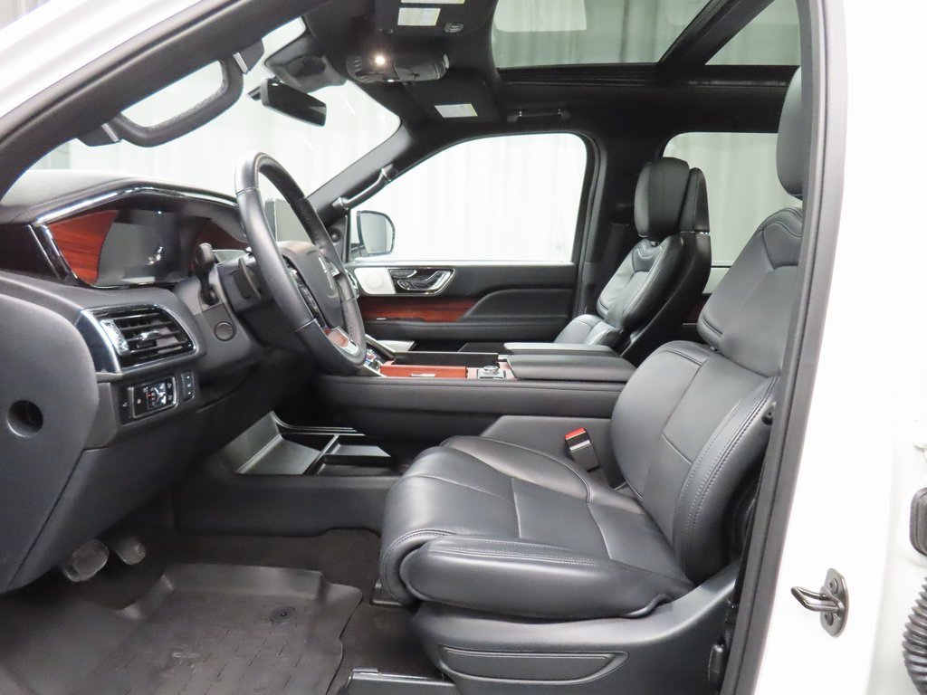 Used 2024 Lincoln Navigator L Reserve w/ Equipment Group 201A image 9