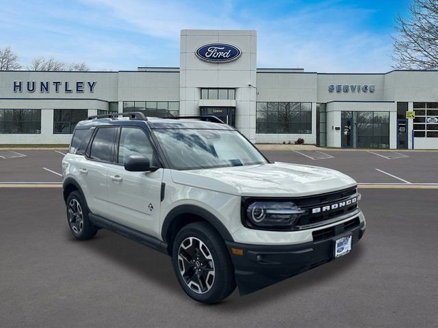 Used 2024 Ford Bronco Sport Outer Banks w/ Tech Package AWD/4WD image 3