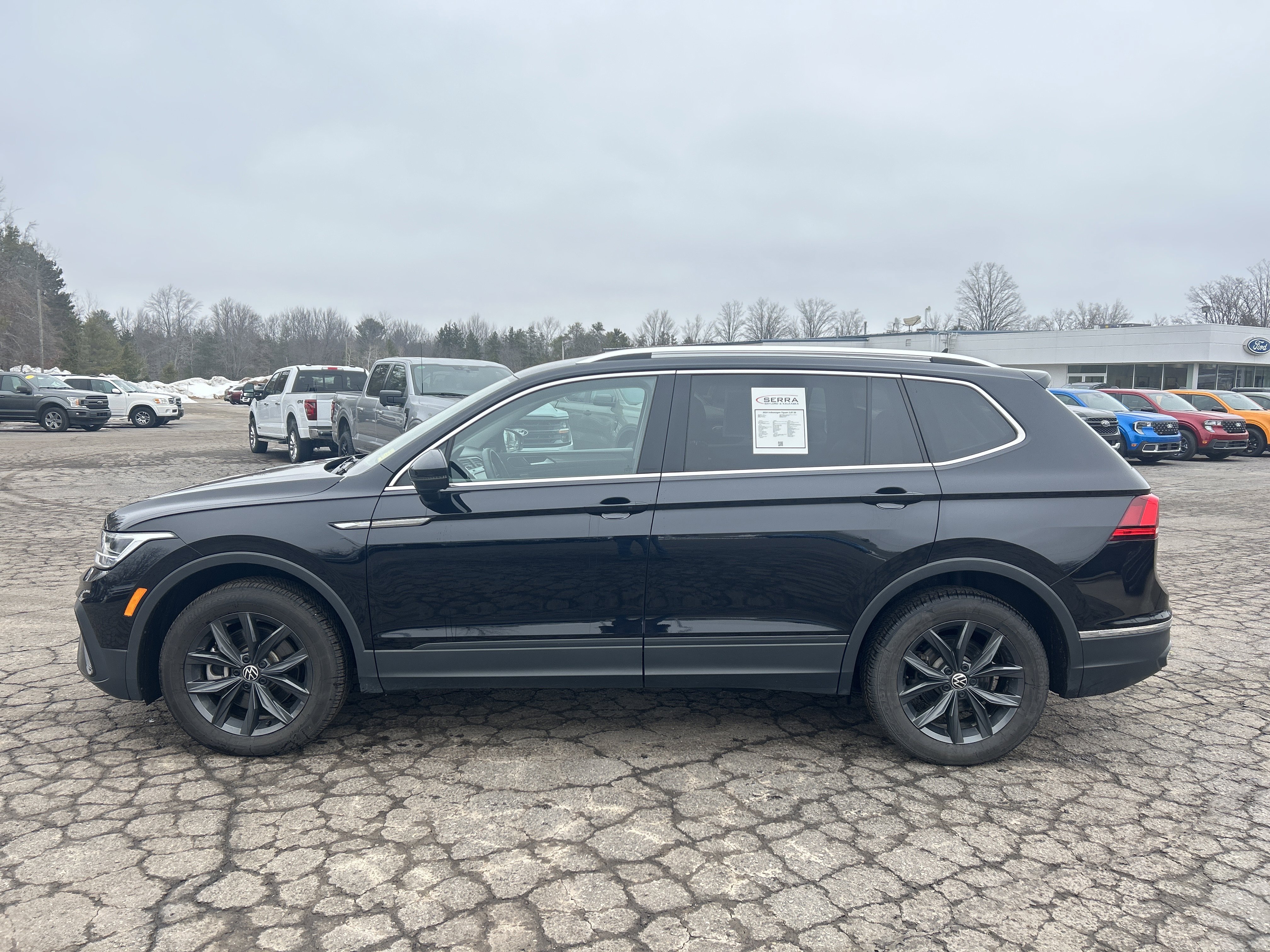 Used 2024 Volkswagen Tiguan SE image 6