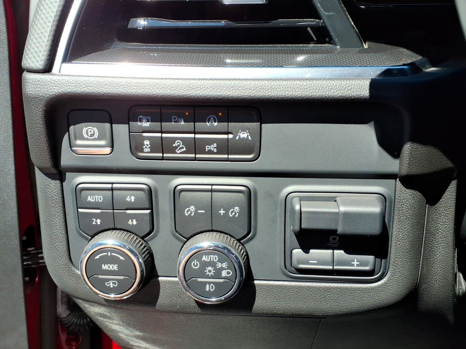 Used 2025 Chevrolet Tahoe RST w/ Comfort Package AWD/4WD image 11