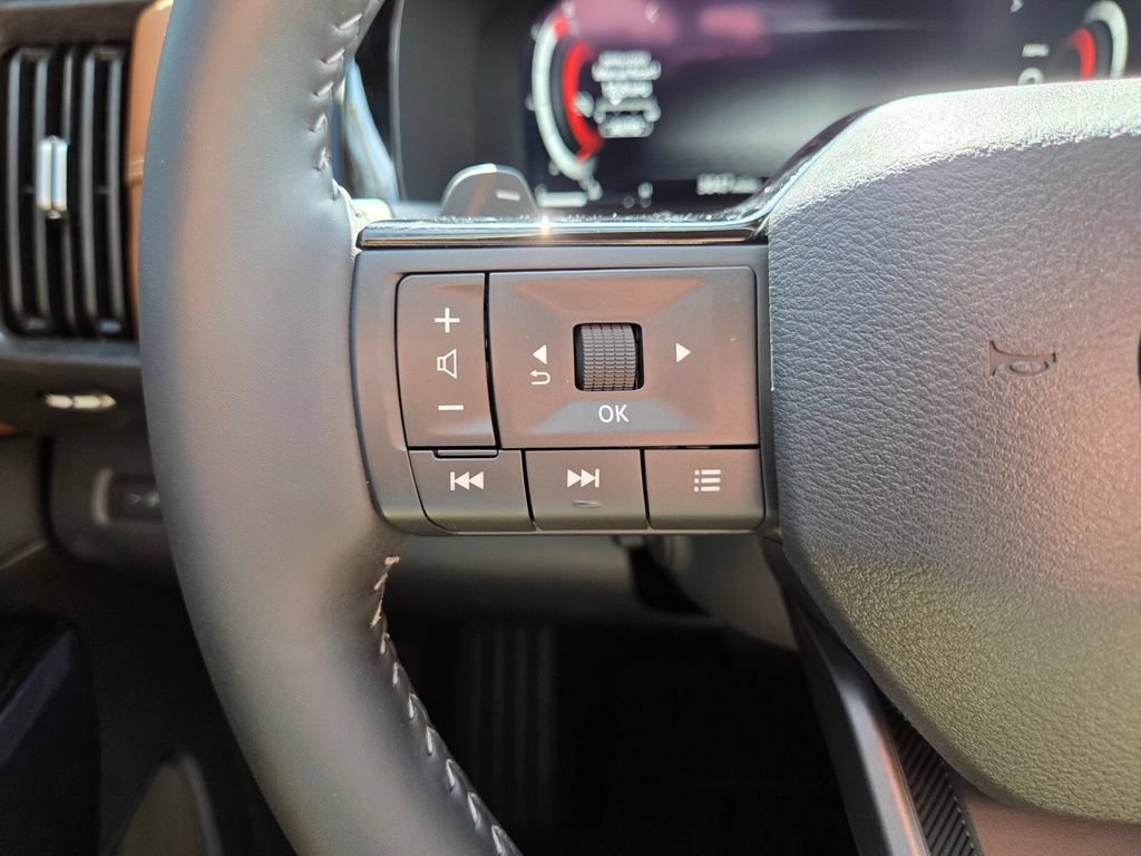 Used 2026 Nissan Pathfinder Platinum w/ Cargo Package AWD/4WD image 32
