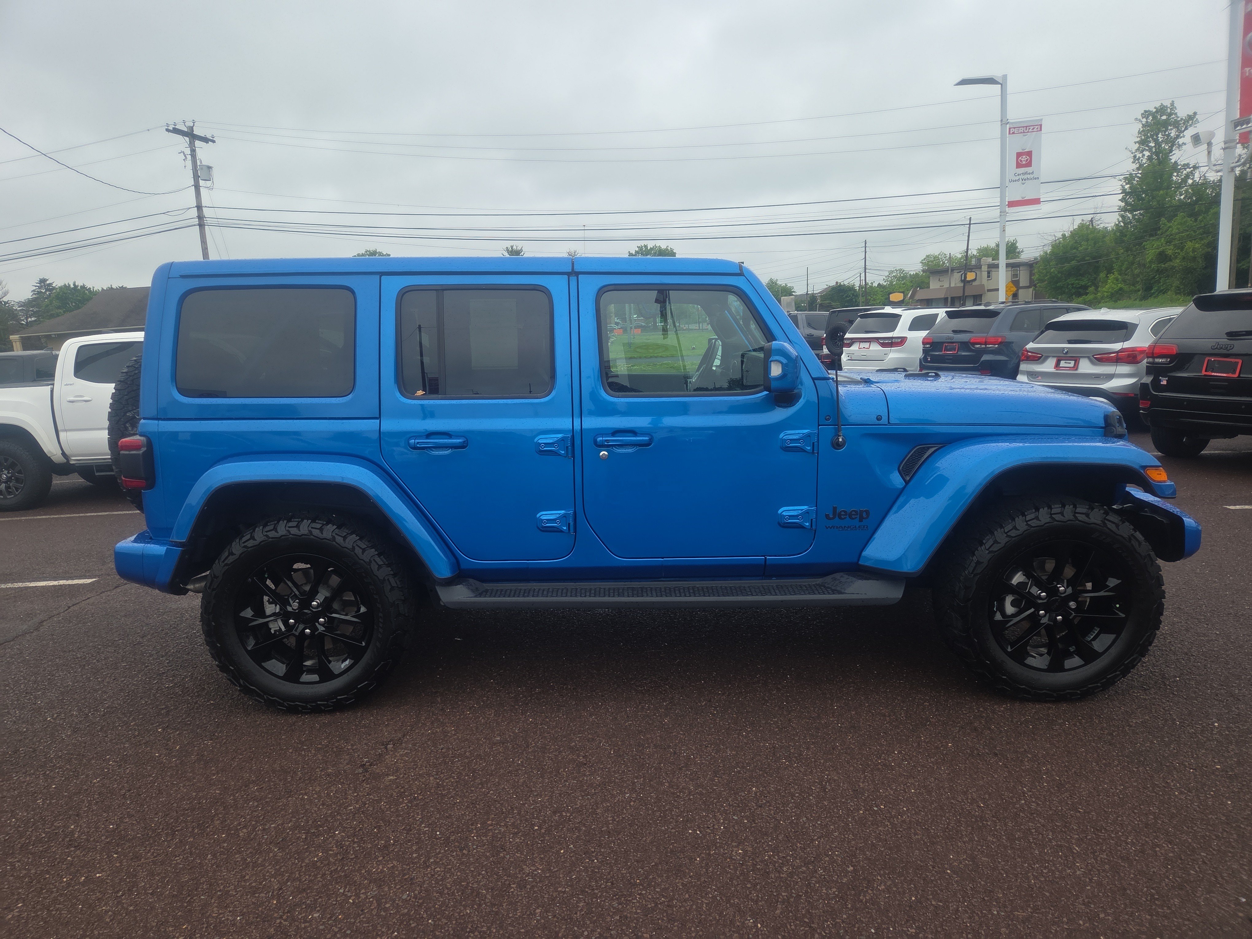Used 2022 Jeep Wrangler Unlimited Sahara AWD/4WD image 2