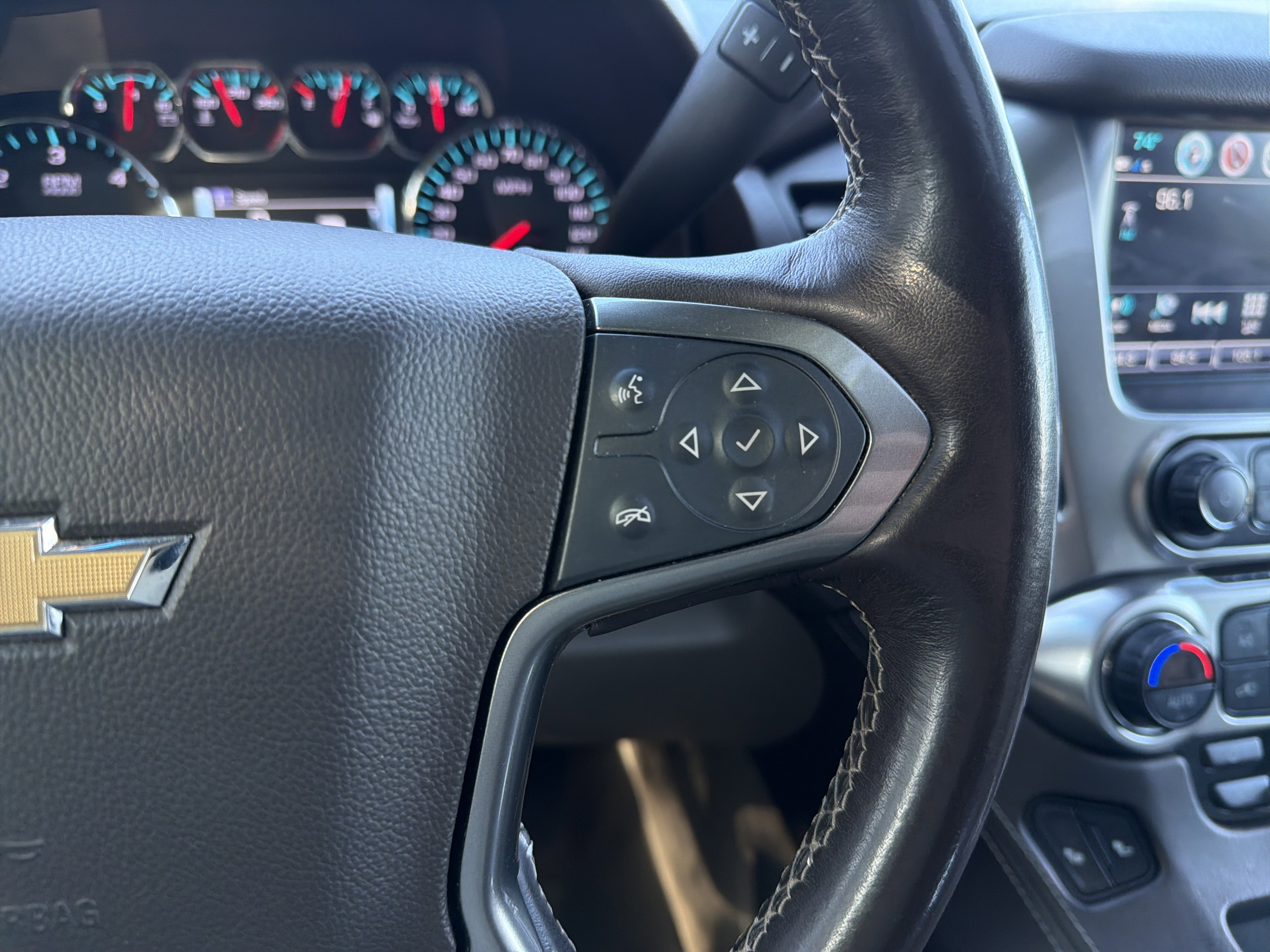 Used 2019 Chevrolet Suburban LT AWD/4WD image 20