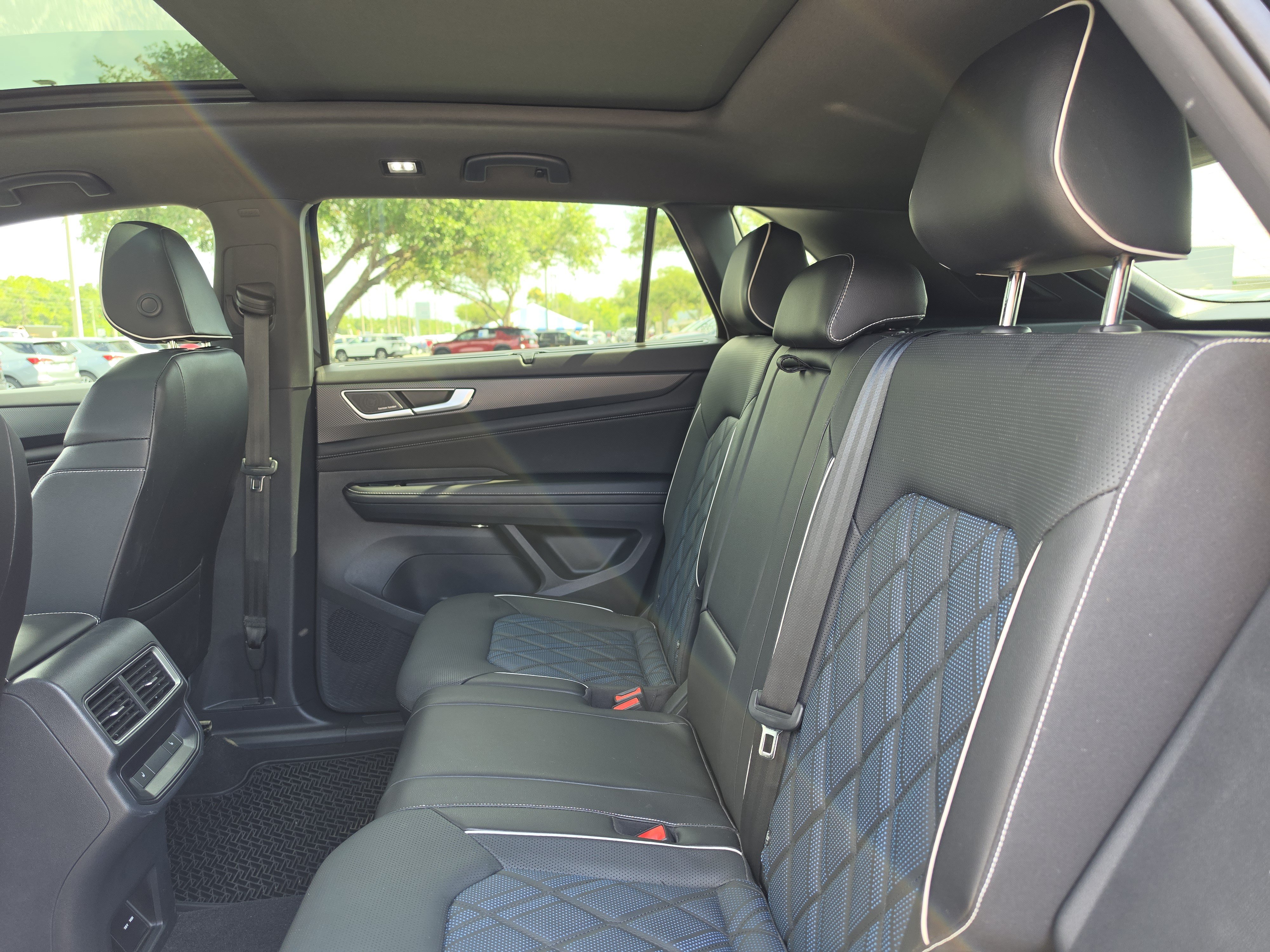 Used 2024 Volkswagen Atlas Cross Sport SEL Premium R-Line AWD/4WD image 23