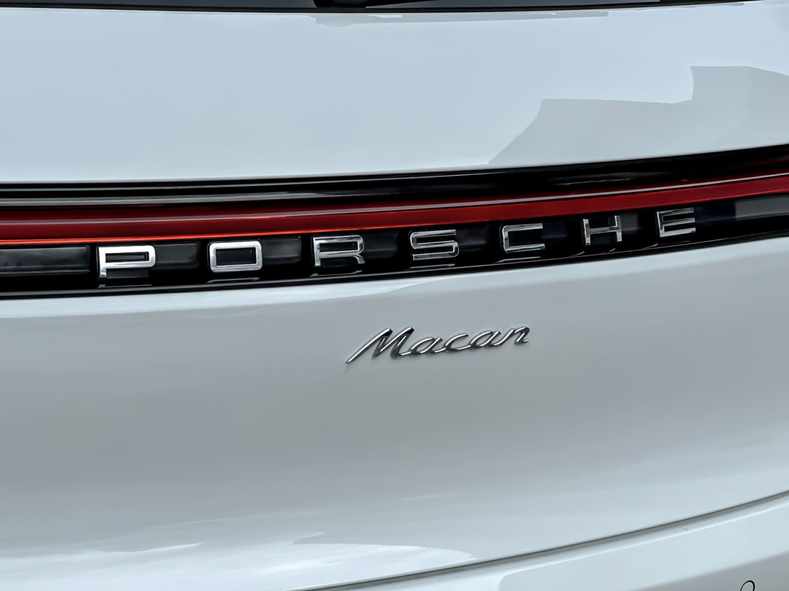Certified 2025 Porsche Macan image 27