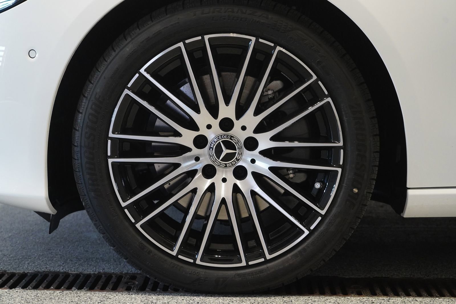 New 2026 Mercedes-Benz C 300 4MATIC Sedan image 11