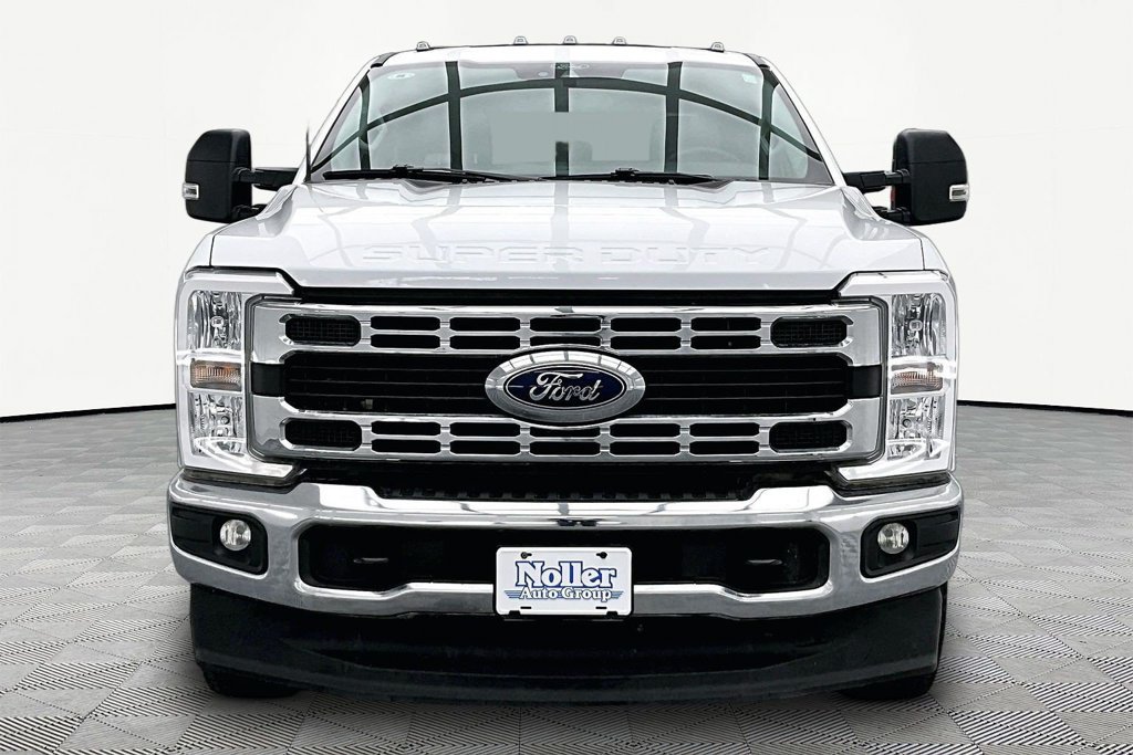 Certified 2025 Ford F350 XLT w/ FX4 Off-Road Package AWD/4WD image 3