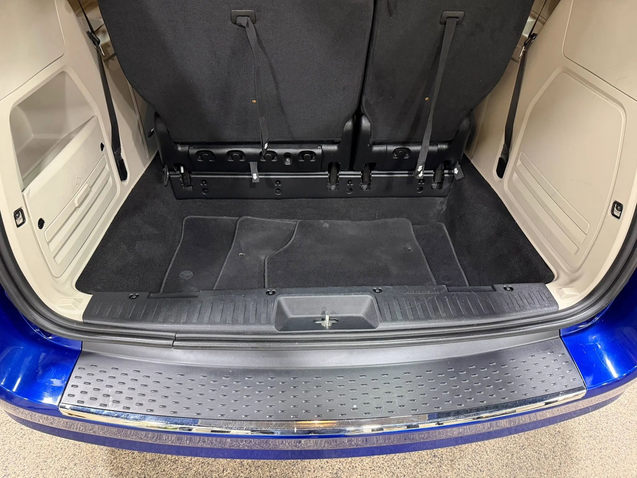 Used 2019 Dodge Grand Caravan SE FWD image 22