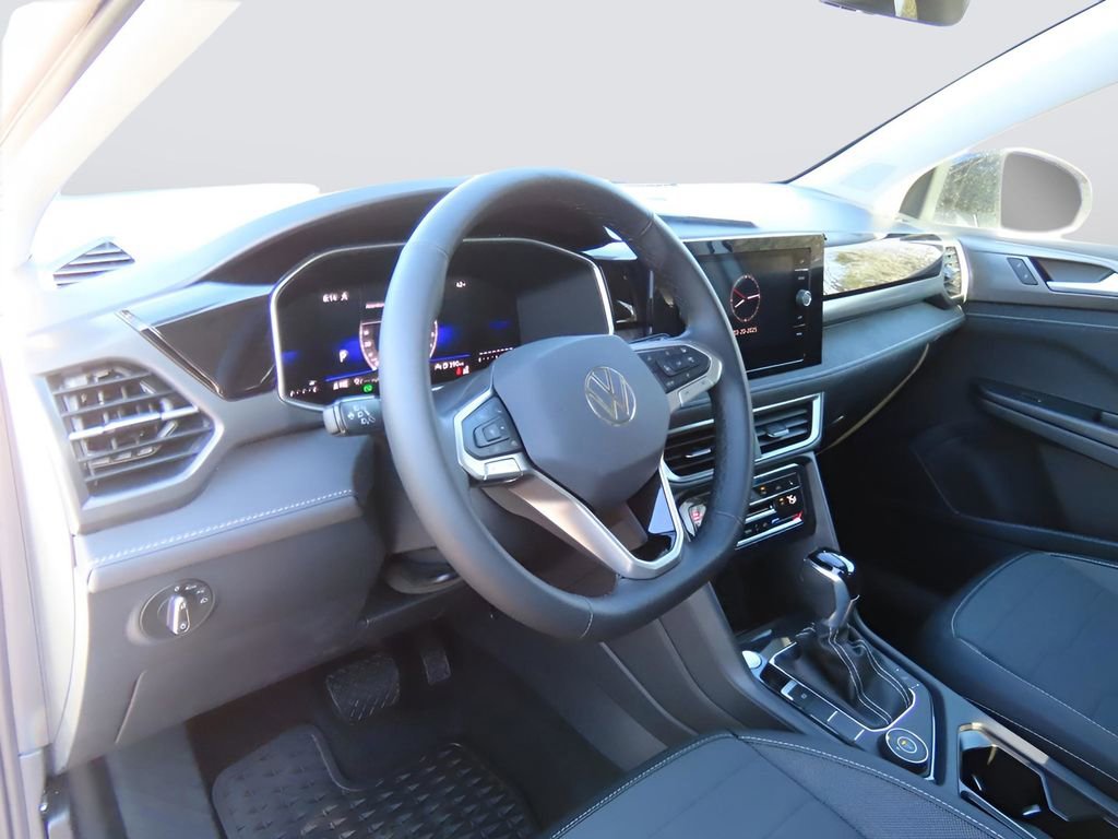 New 2025 Volkswagen Taos SE image 20