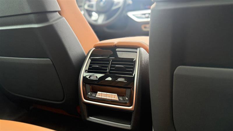 Used 2025 BMW X5 xDrive50e w/ M Sport Package image 26