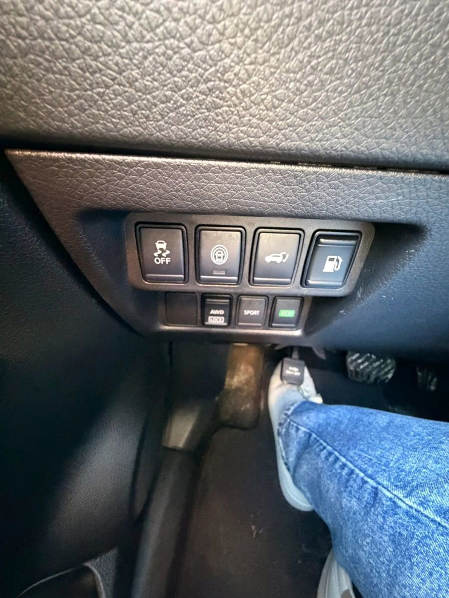 Used 2020 Nissan Rogue SV image 9