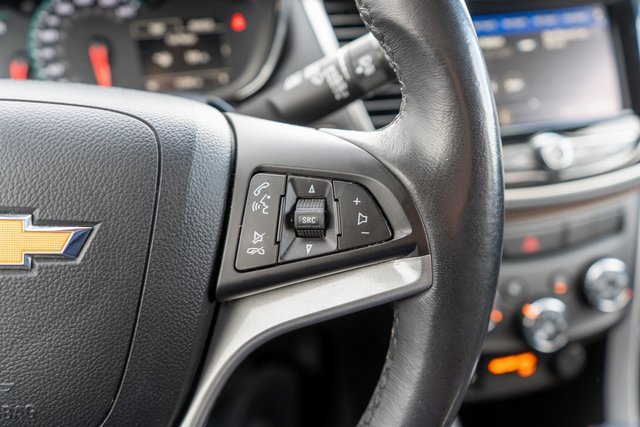 Used 2022 Chevrolet Trax LT w/ LT Convenience Package image 24