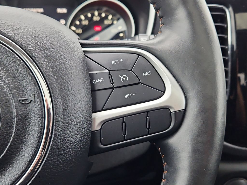 Used 2017 Jeep Compass Limited w/ Navigation Group AWD/4WD image 28
