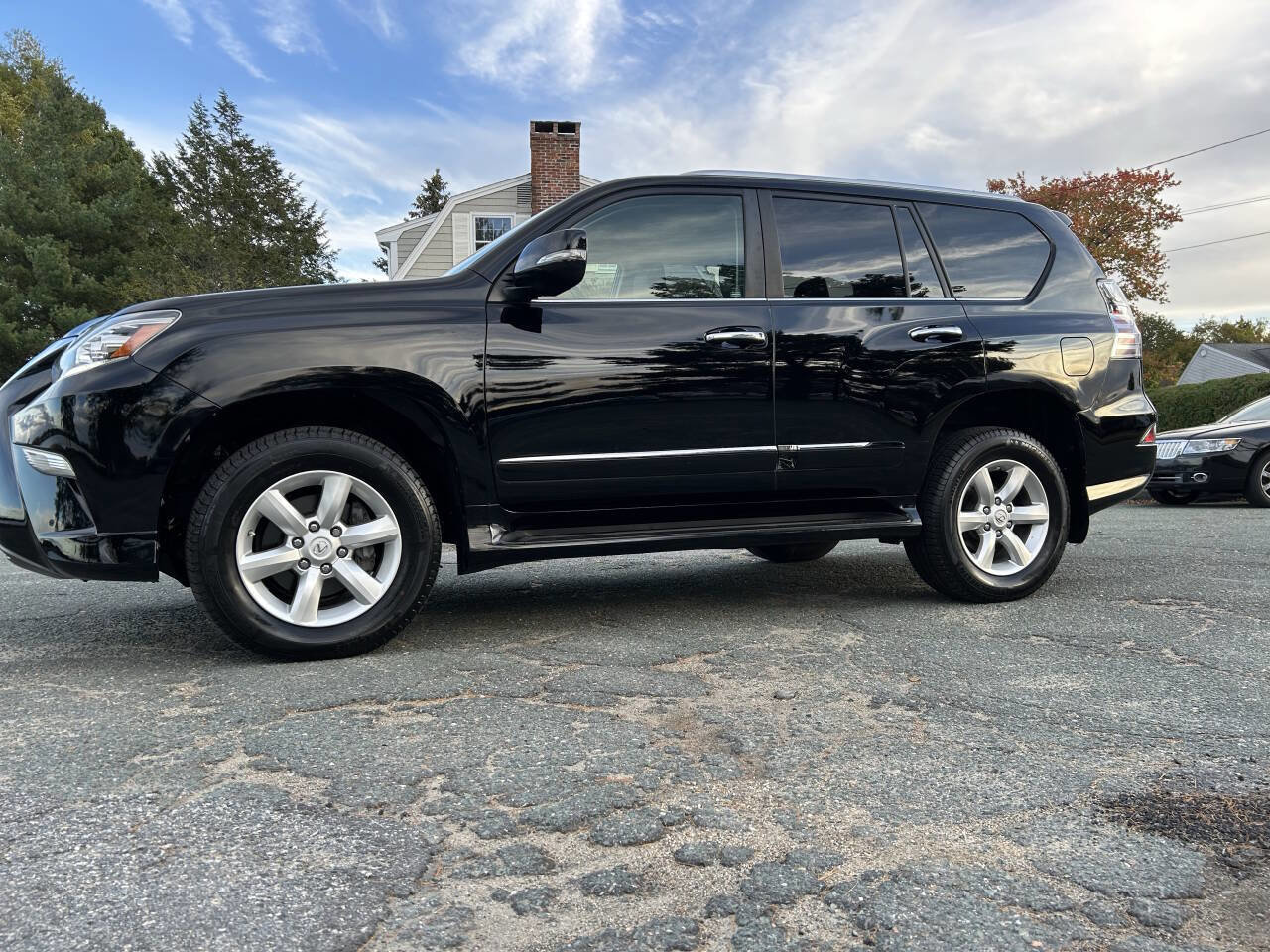 Used 2018 Lexus GX 460 image 3