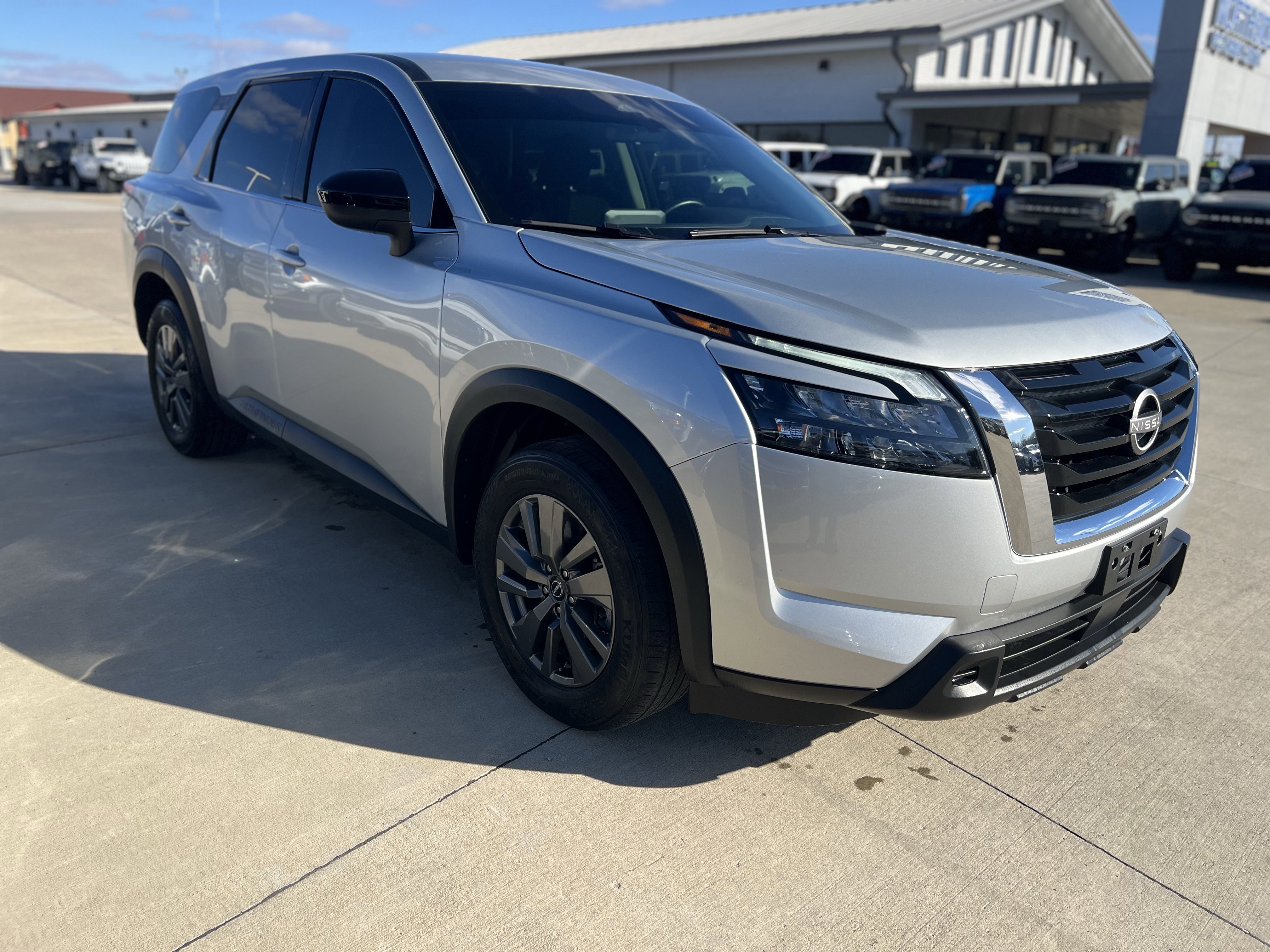 Used 2024 Nissan Pathfinder S image 10