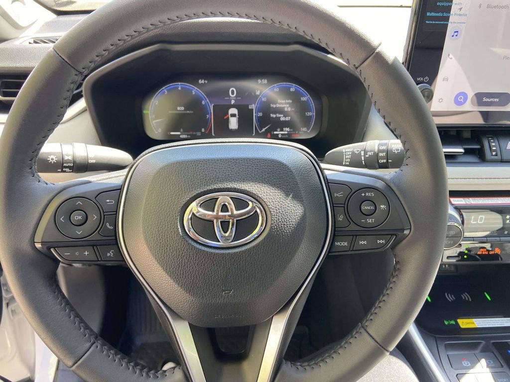 Used 2025 Toyota RAV4 Limited FWD image 35