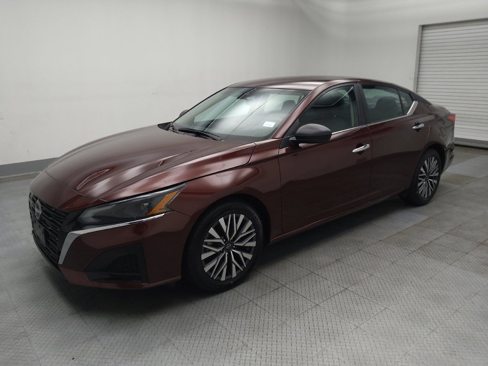 Used 2025 Nissan Altima 2.5 SV FWD image 2