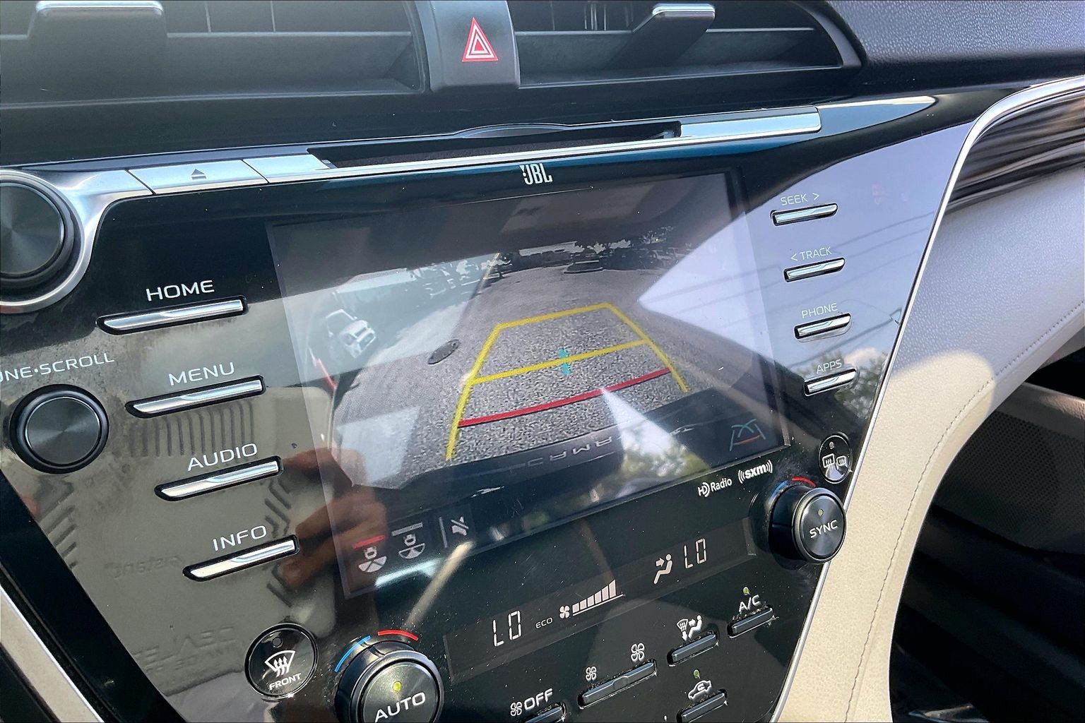 Used 2018 Toyota Camry XLE FWD image 26