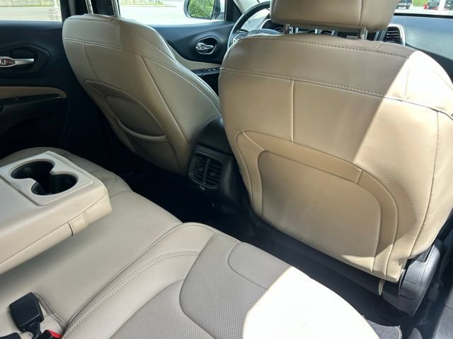 Used 2016 Jeep Cherokee Limited w/ Luxury Group AWD/4WD image 36