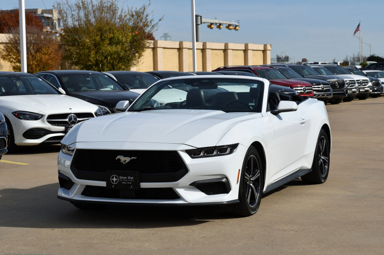 Used 2025 Ford Mustang Premium image 2