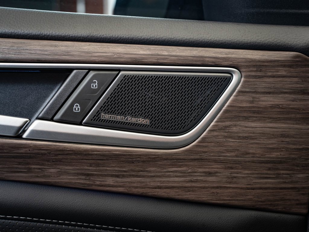 Used 2024 Volkswagen Atlas SEL Premium R-Line image 23