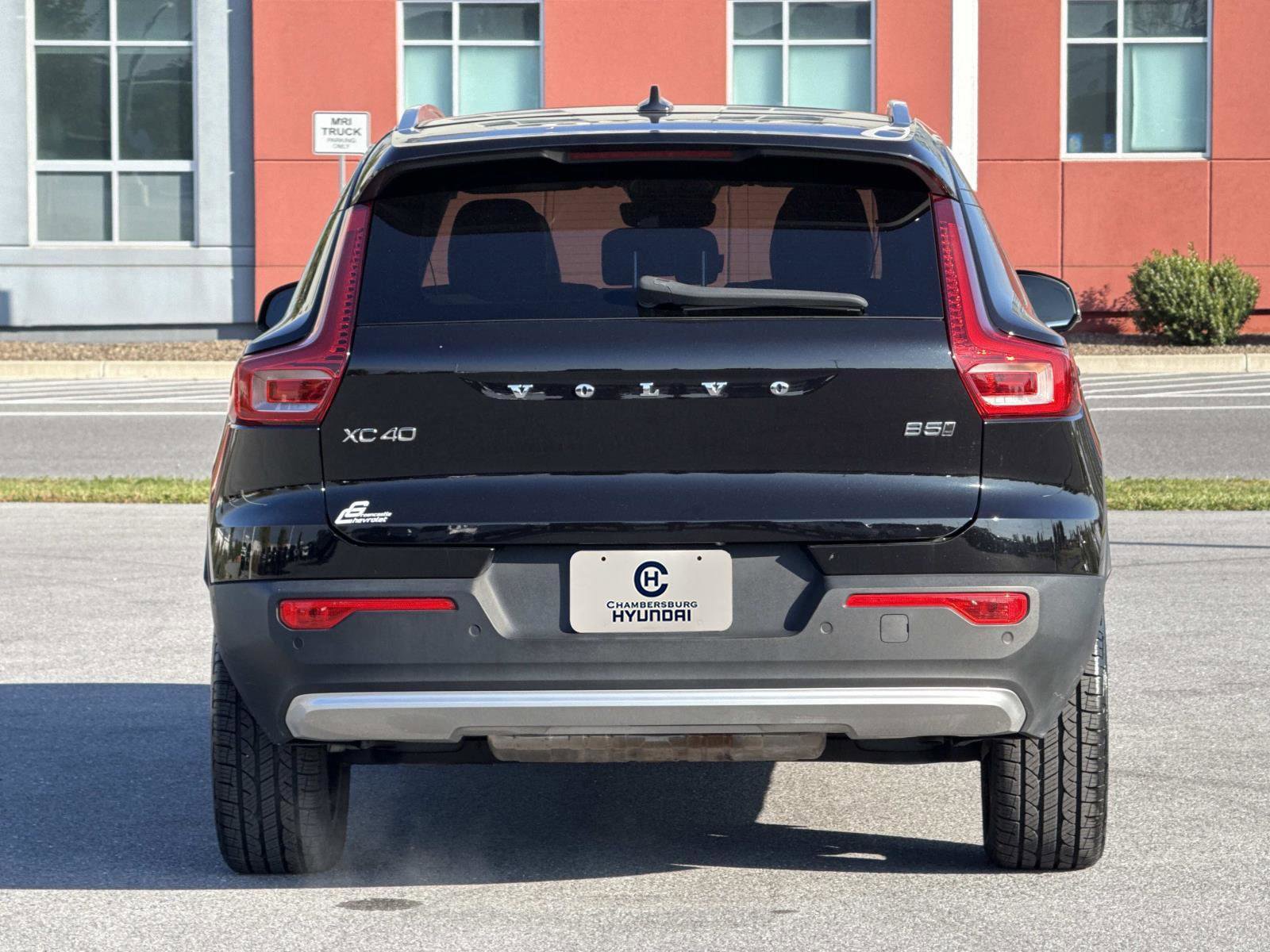 Used 2024 Volvo XC40 B5 Plus image 26