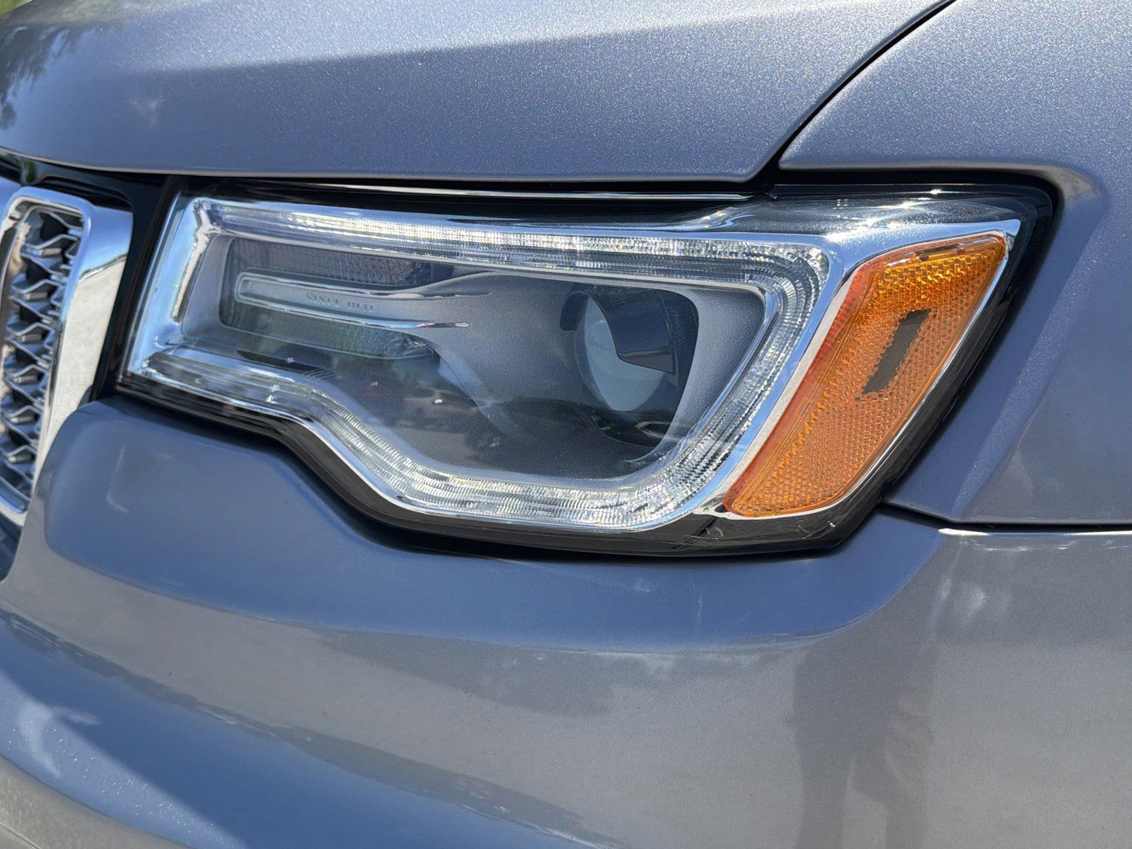 Used 2019 Jeep Grand Cherokee Overland AWD/4WD image 9