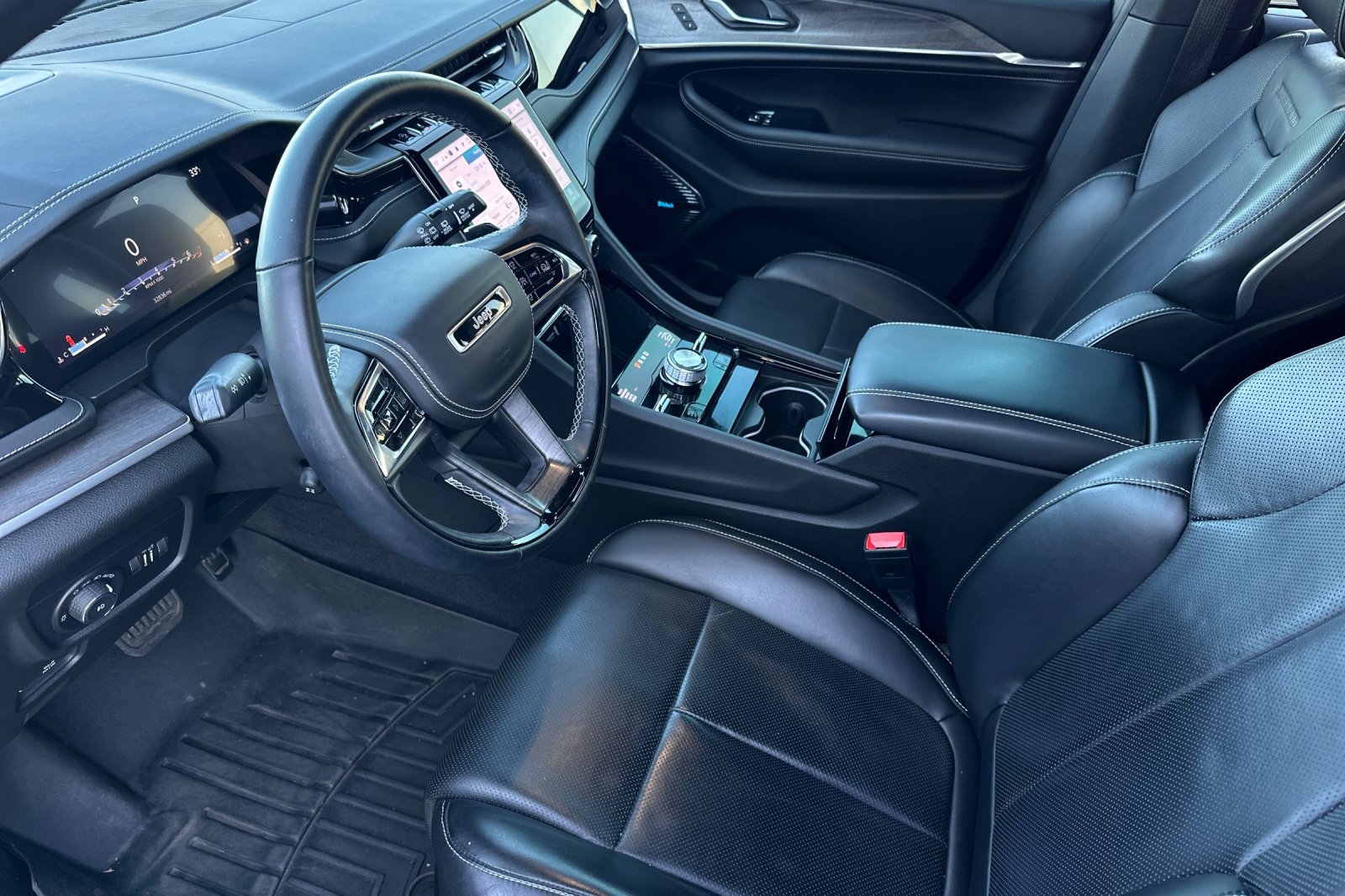 Used 2022 Jeep Grand Cherokee L Overland w/ Advanced Protech Group III image 10