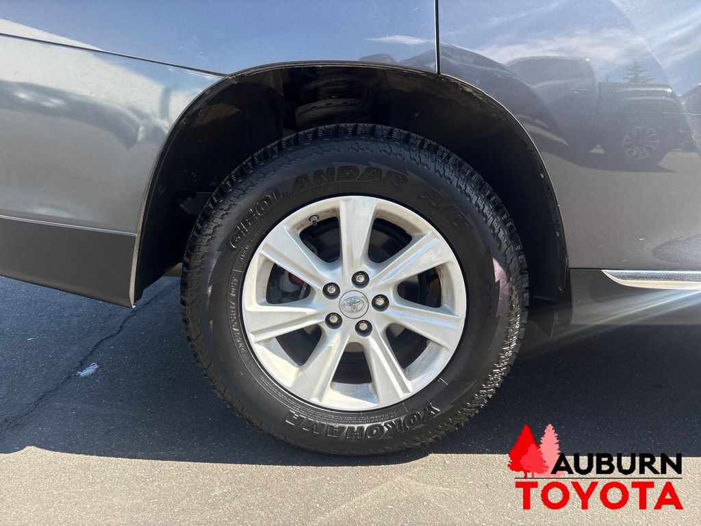 Used 2013 Toyota Highlander SE FWD image 25