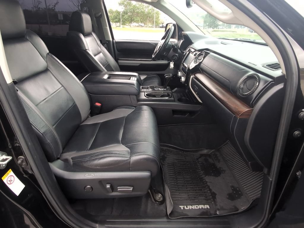 Used 2018 Toyota Tundra Limited w/ Limited Premium Package AWD/4WD image 32