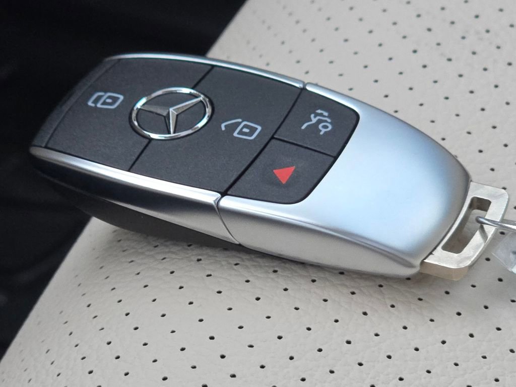 Used 2026 Mercedes-Benz GLS 450 4MATIC image 39