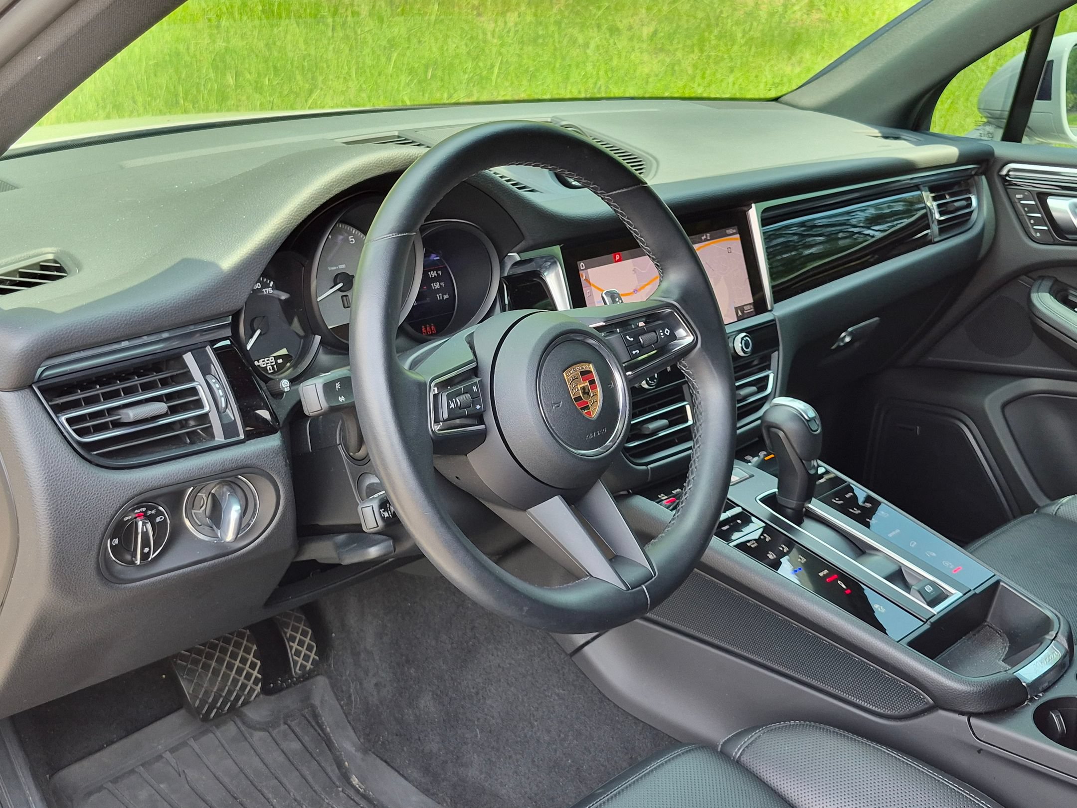 Certified 2024 Porsche Macan S AWD/4WD image 4