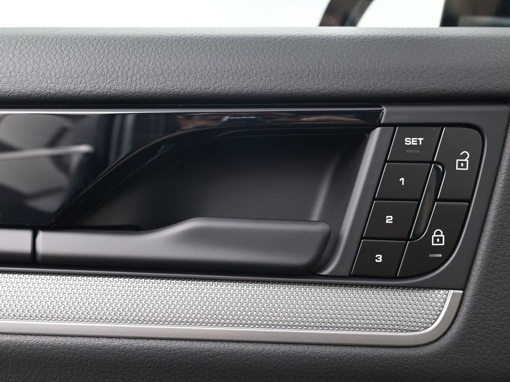 New 2026 Porsche Cayenne image 17