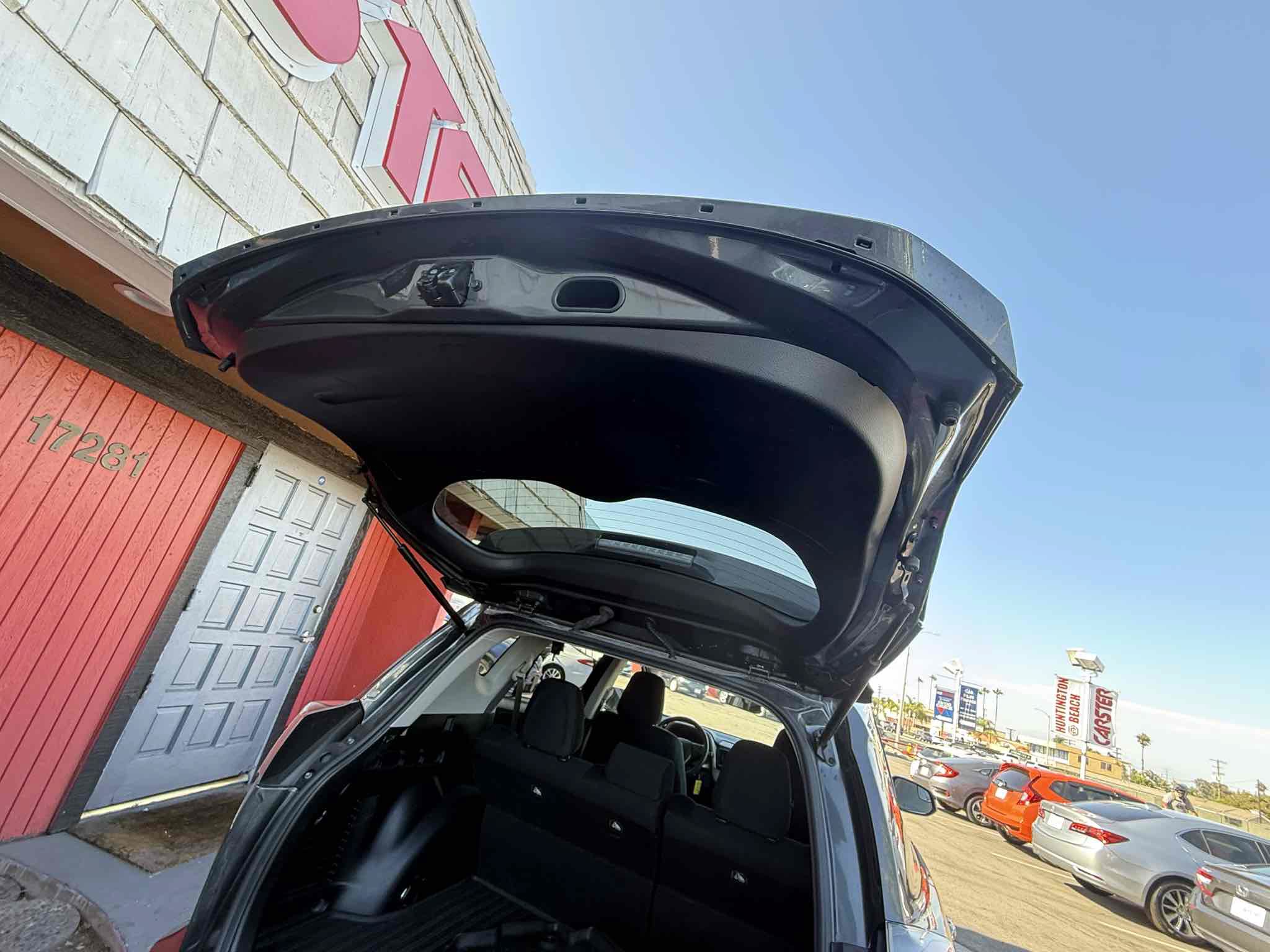 Used 2018 Toyota RAV4 LE w/ All Weather Liner Package FWD image 70