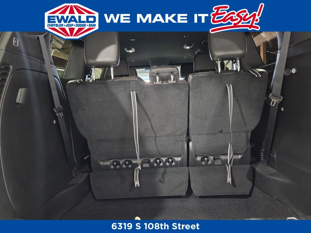 New 2026 Chrysler Pacifica Select w/ S Appearance Package image 18