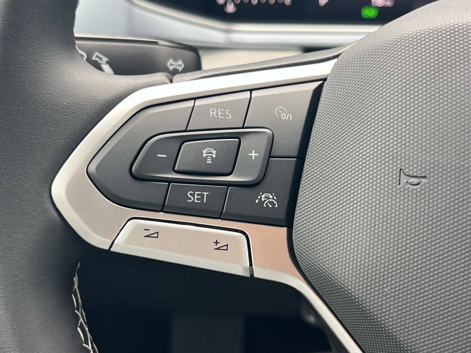 New 2026 Volkswagen Taos SE FWD image 9