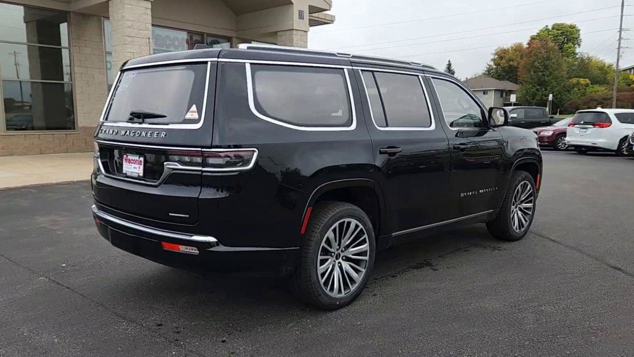 New 2023 Jeep Grand Wagoneer Series III w/ HD Trailer Tow Package AWD/4WD image 9