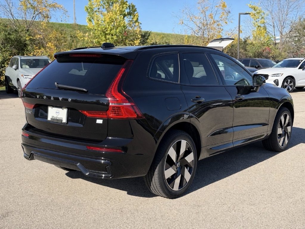 Certified 2024 Volvo XC60 T8 Plus w/ Climate Package AWD/4WD image 4