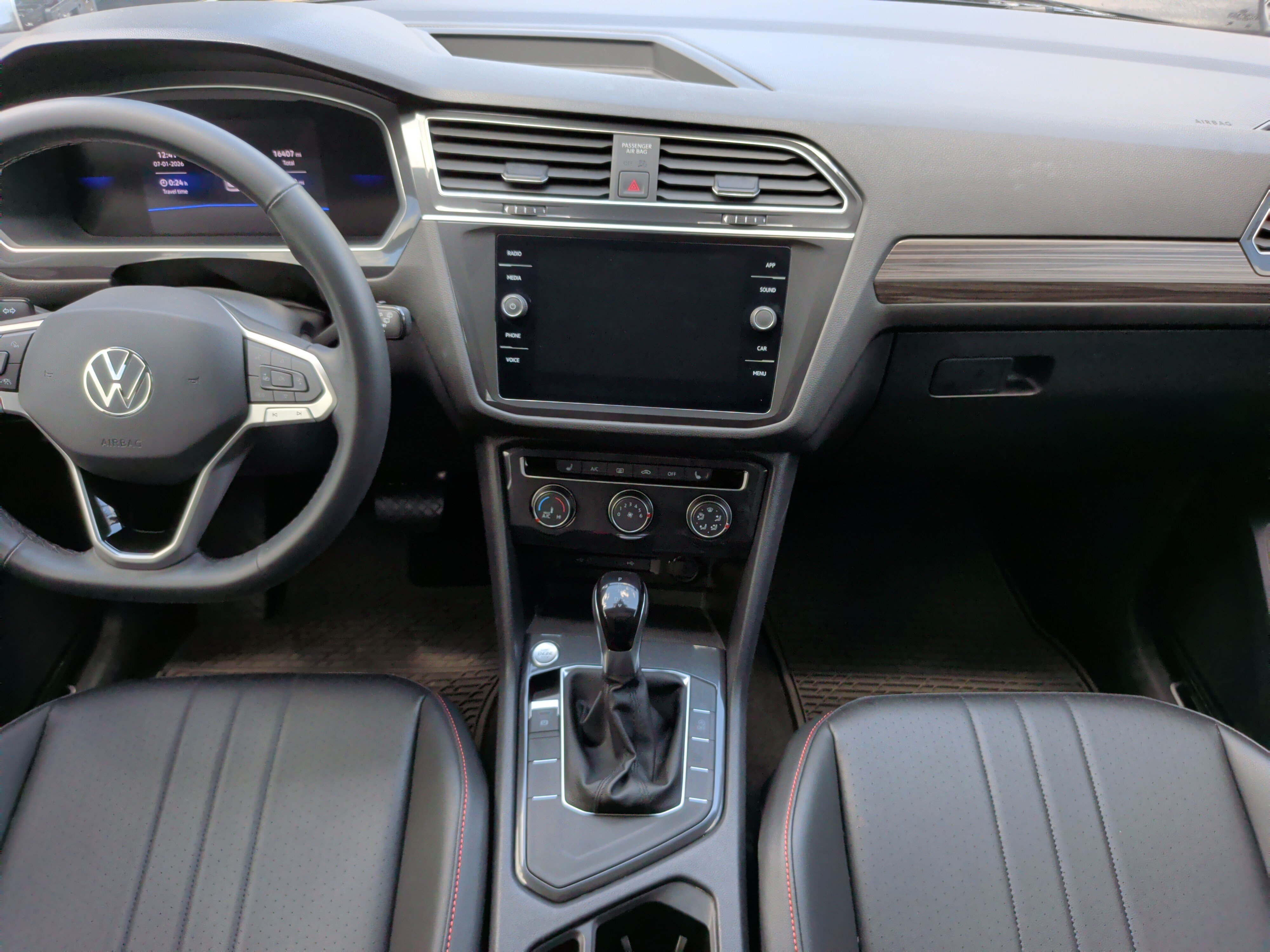 Used 2024 Volkswagen Tiguan Wolfsburg Edition FWD image 32