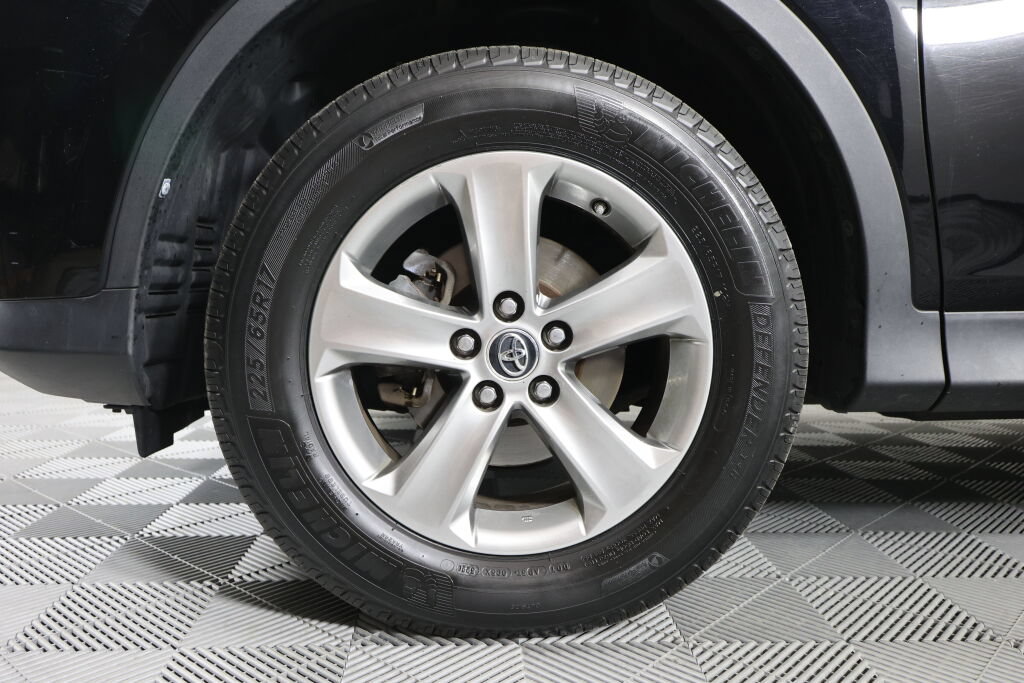 Used 2015 Toyota RAV4 XLE AWD/4WD image 9