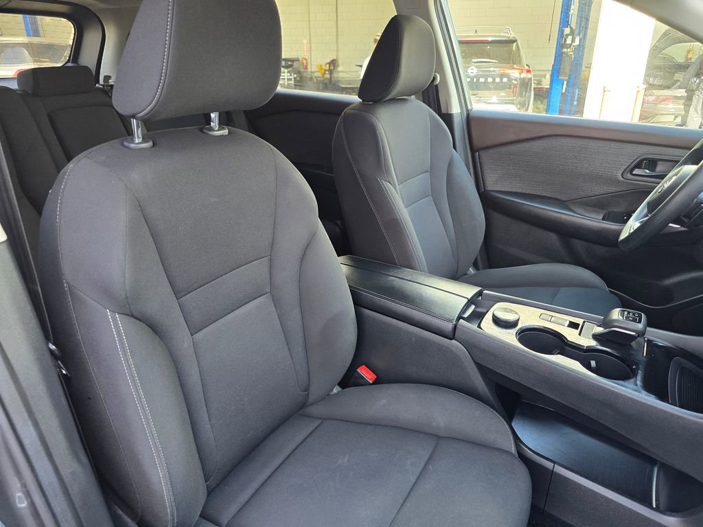 Used 2023 Nissan Rogue S image 12