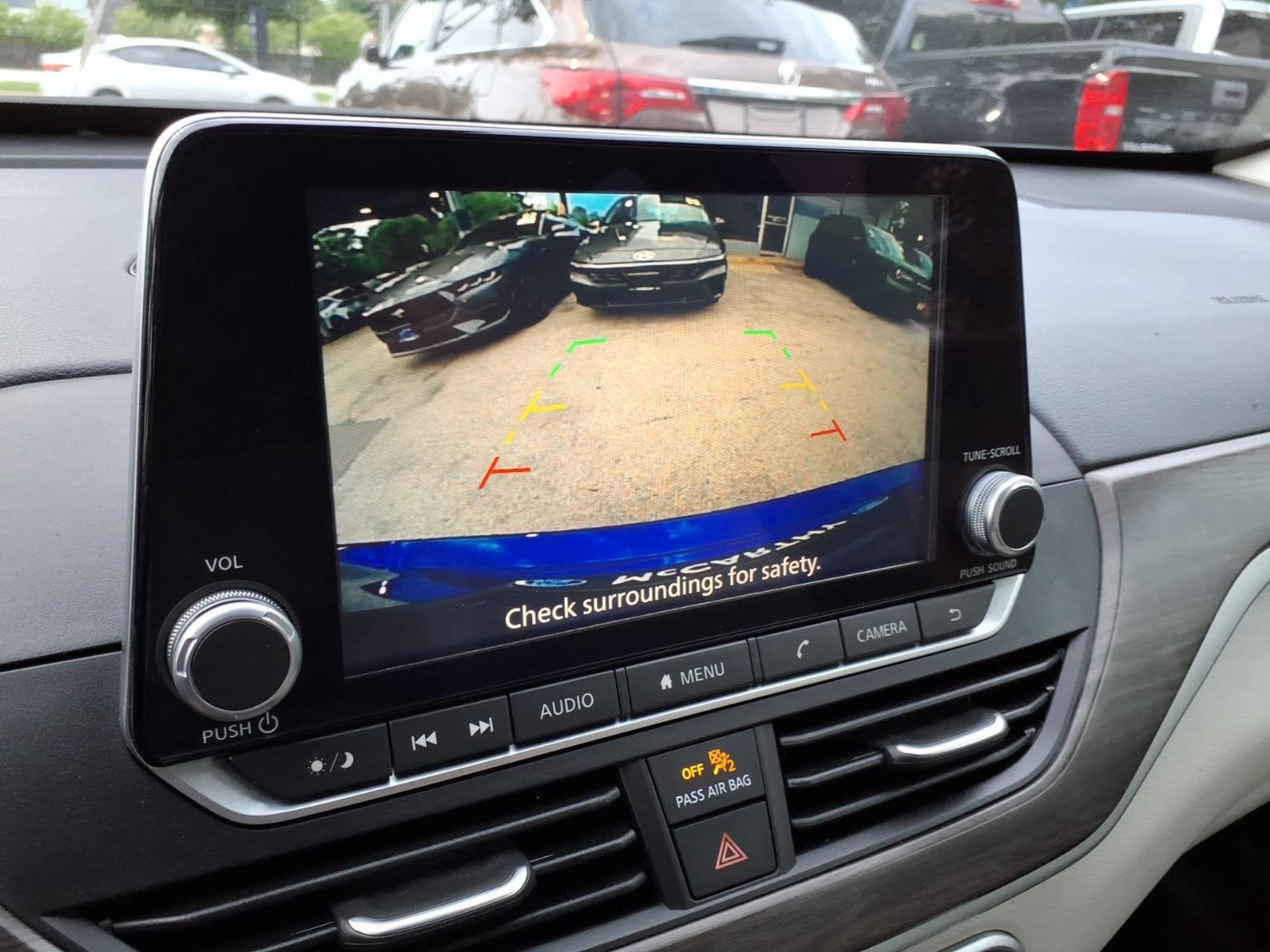 Used 2025 Nissan Altima 2.5 SV FWD image 15