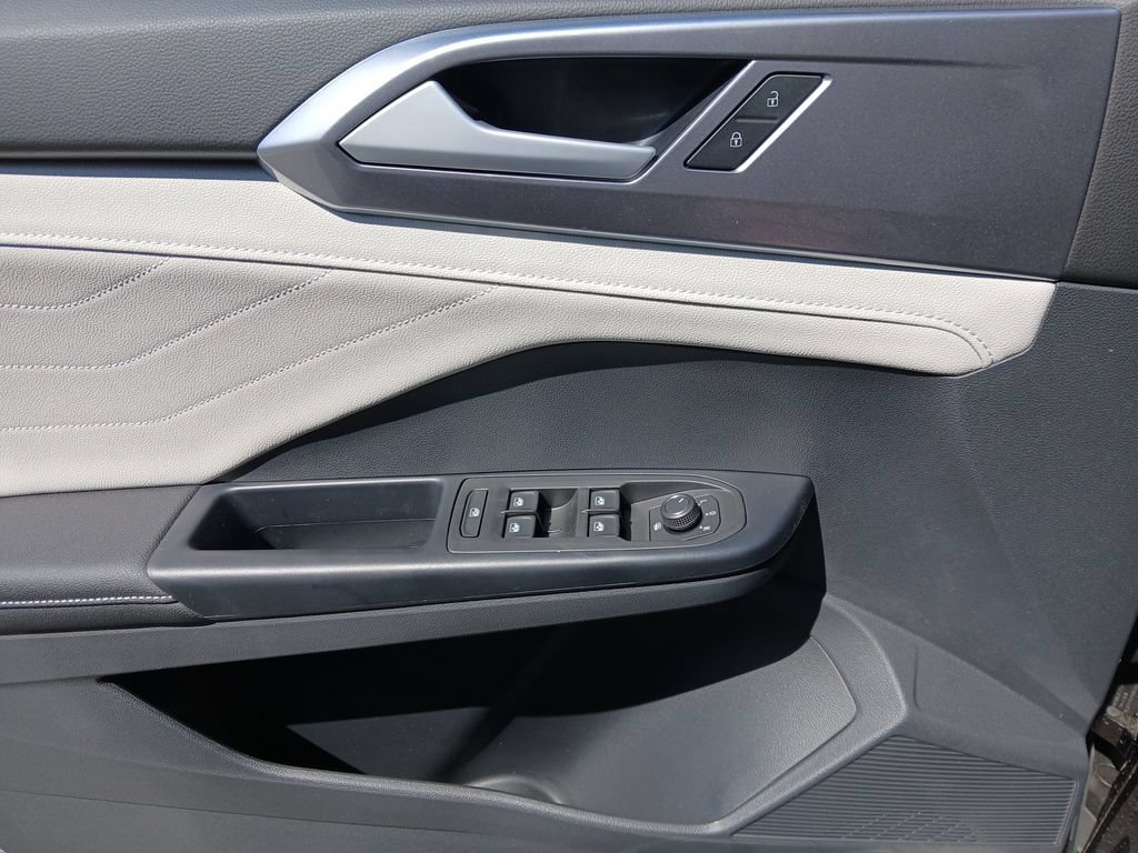 New 2026 Volkswagen Taos SEL AWD/4WD image 11