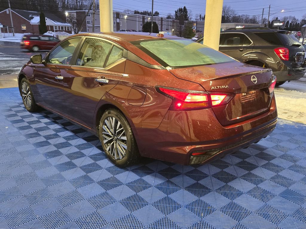Used 2024 Nissan Altima 2.5 SV image 4