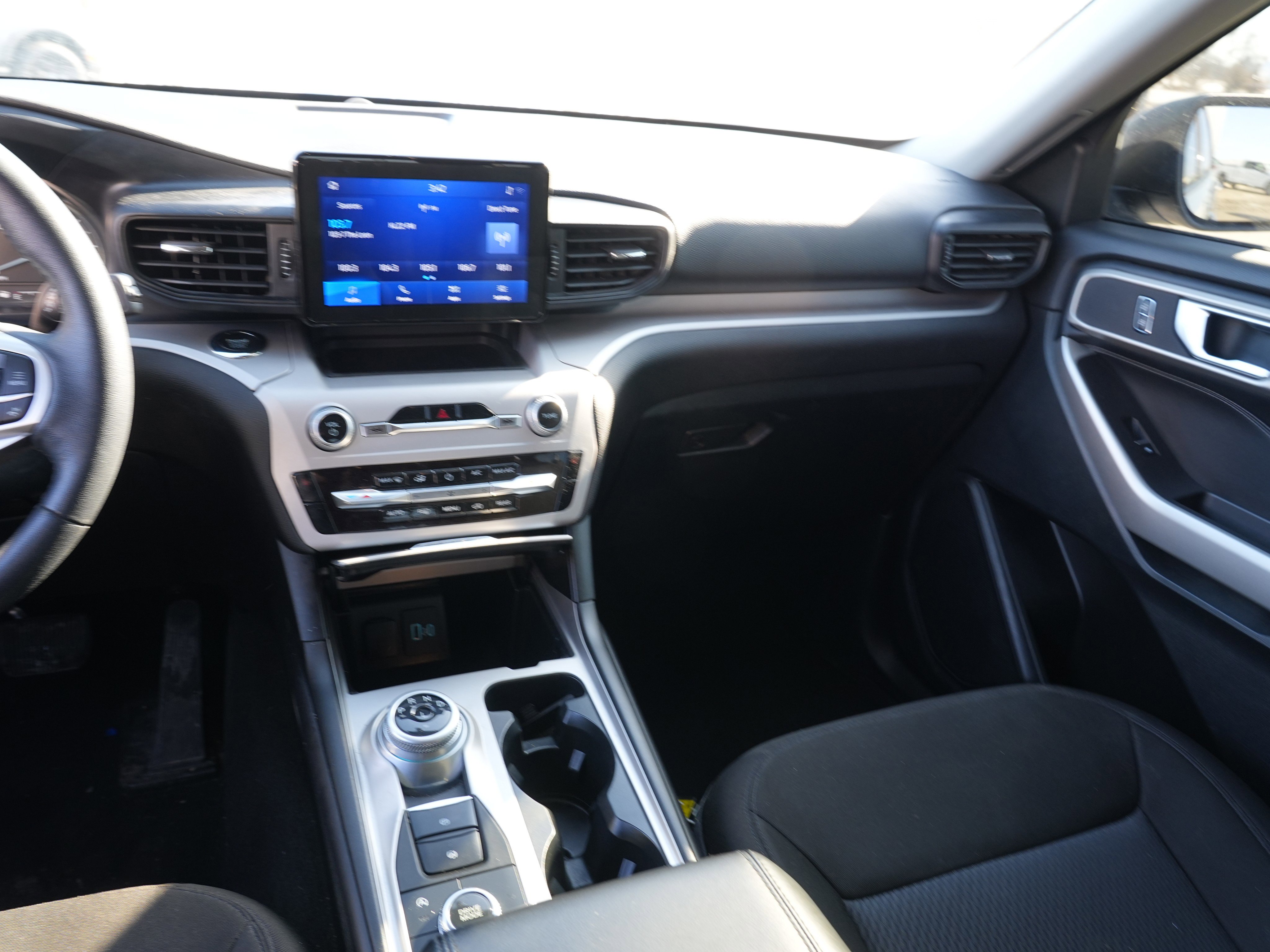 Used 2023 Ford Explorer XLT image 25