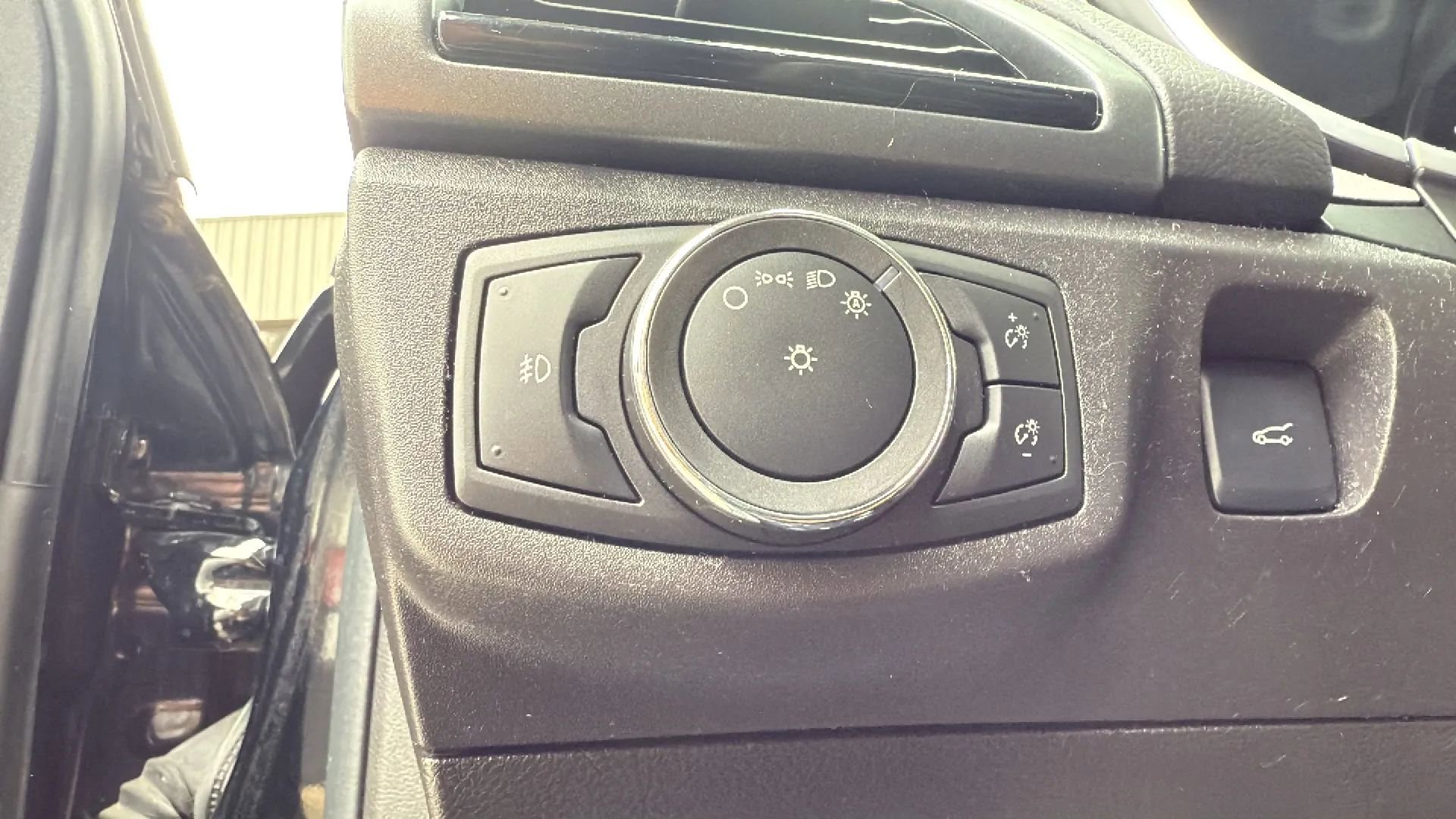 Used 2016 Ford Fusion SE FWD image 30