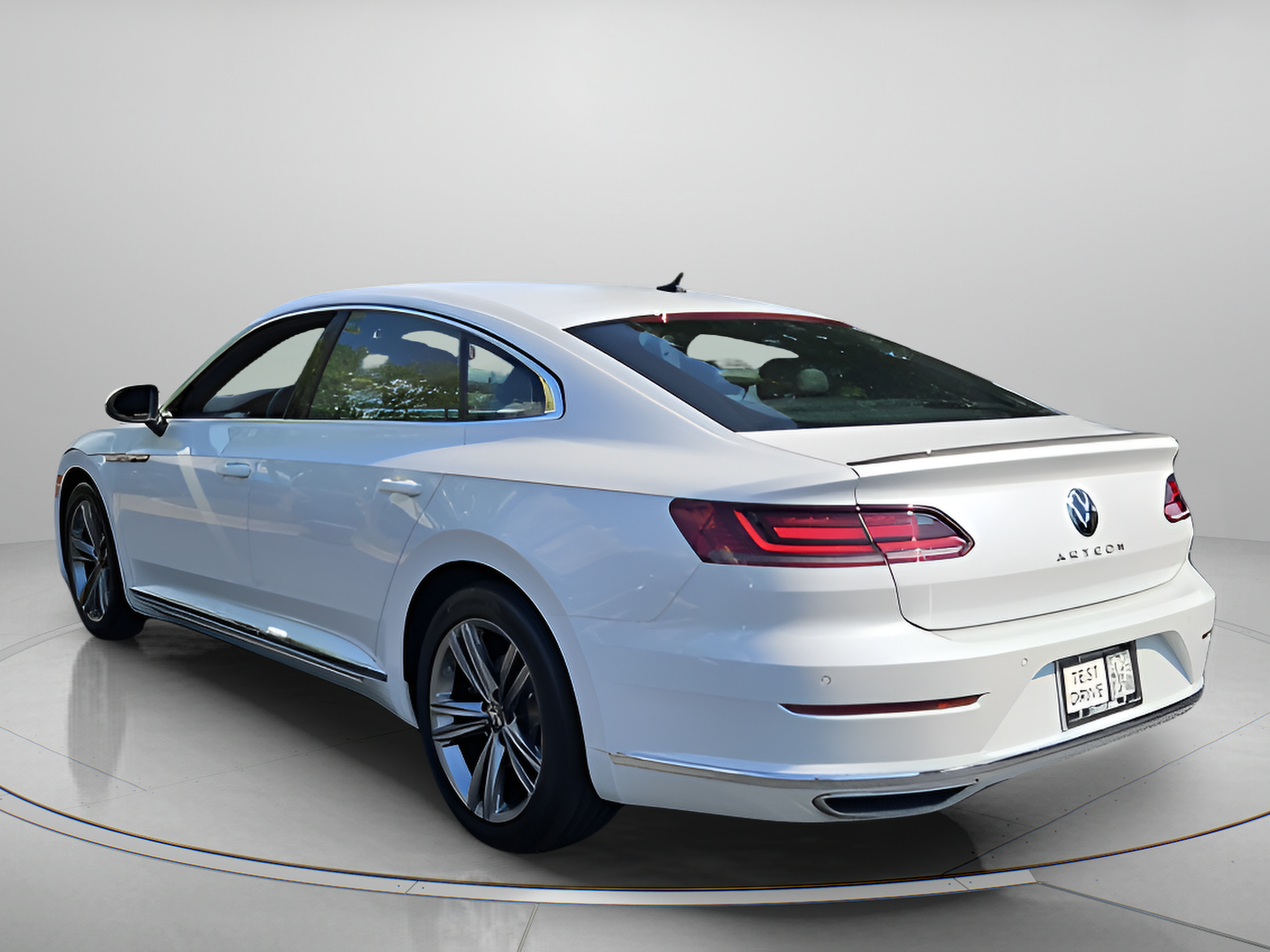 Used 2022 Volkswagen Arteon SE FWD image 3