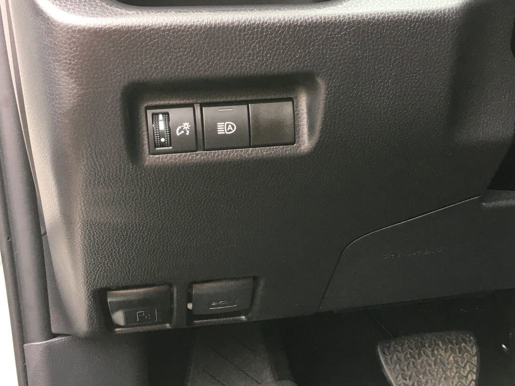 Used 2025 Toyota RAV4 XLE AWD/4WD image 16